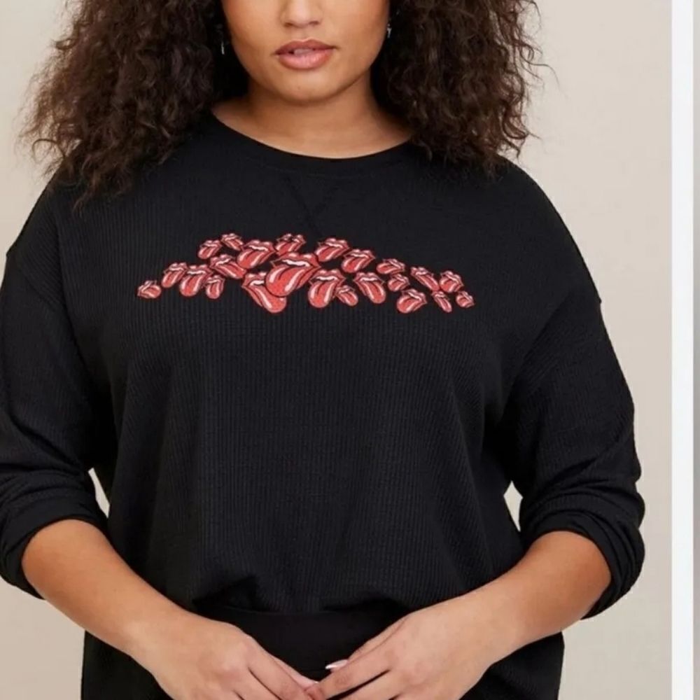 TORRID x ROLLING STONES lightweight black red waffle knit long sleeve top 4x 3x